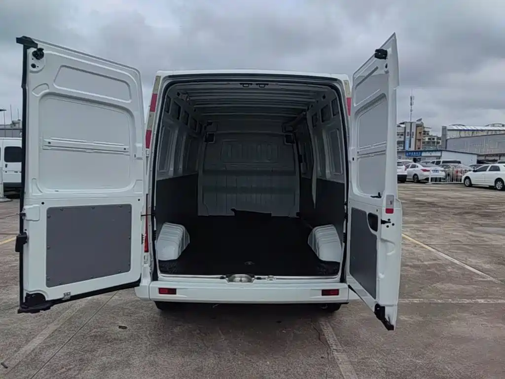 Maxus V80 2023 — фото 19