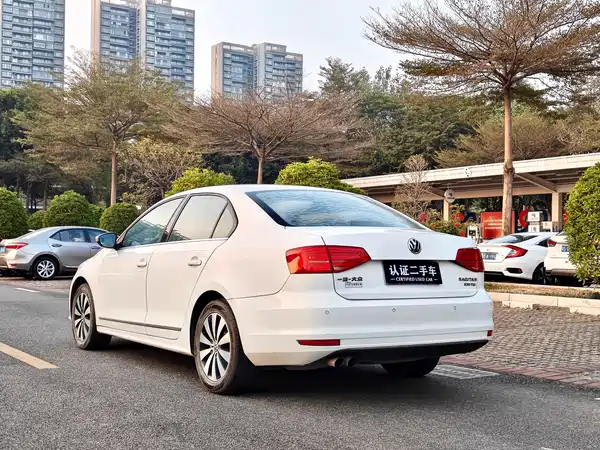 Volkswagen Sagitar 2016