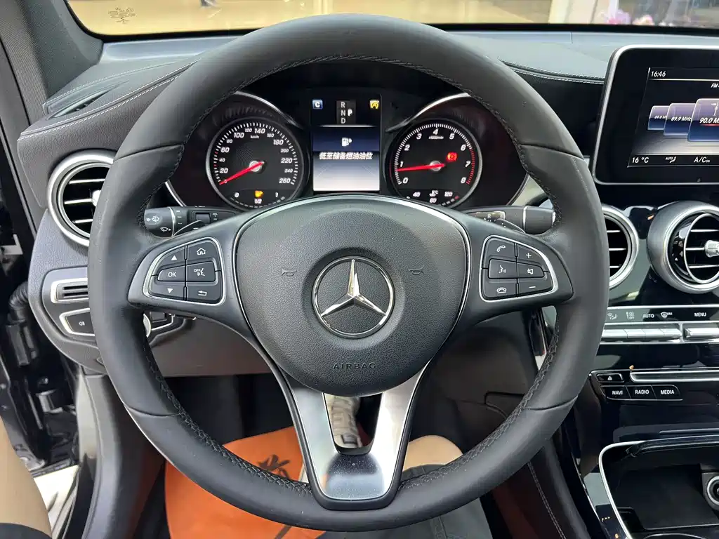 Mercedes-Benz GLC 2016 — фото 14