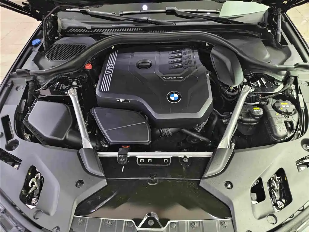 BMW 5 Series 2021 — фото 16