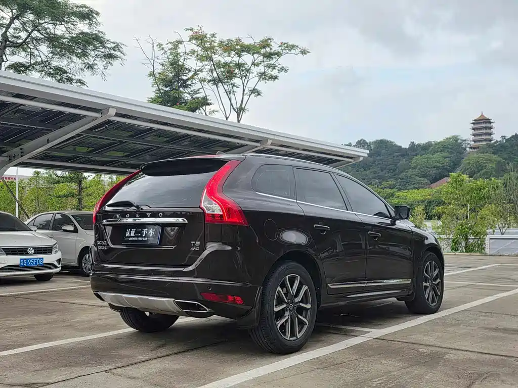 Volvo XC60 2017 — фото 16