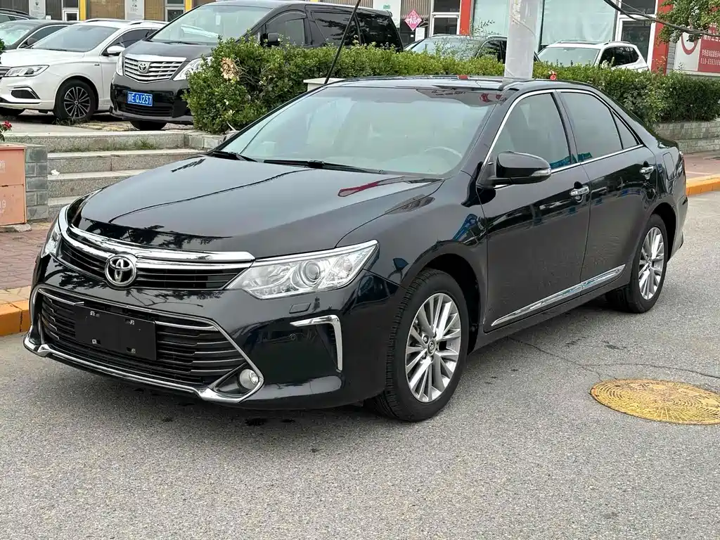 Toyota Camry 2017 — фото 1