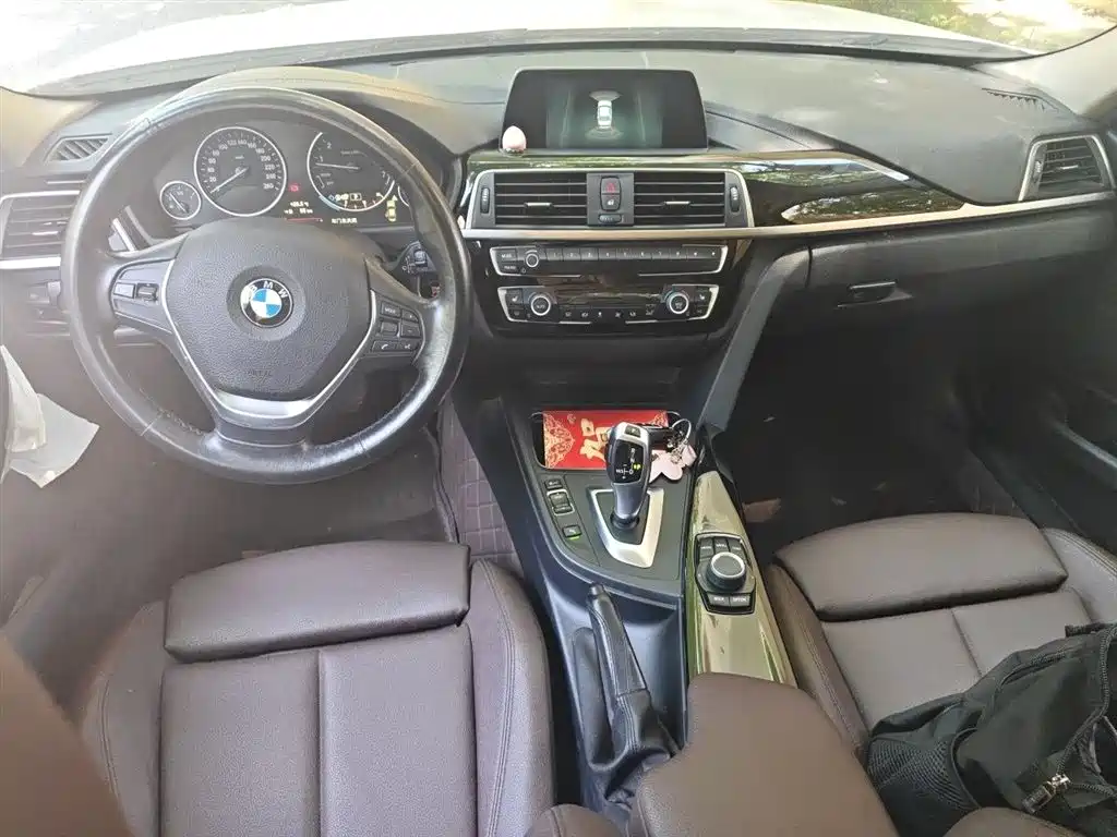 BMW 3 Series 2018 — фото 13