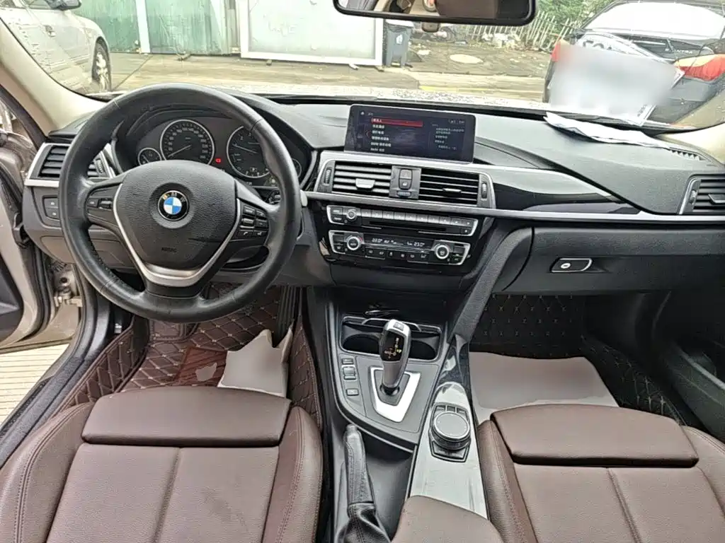 BMW 3 Series 2019 — фото 10