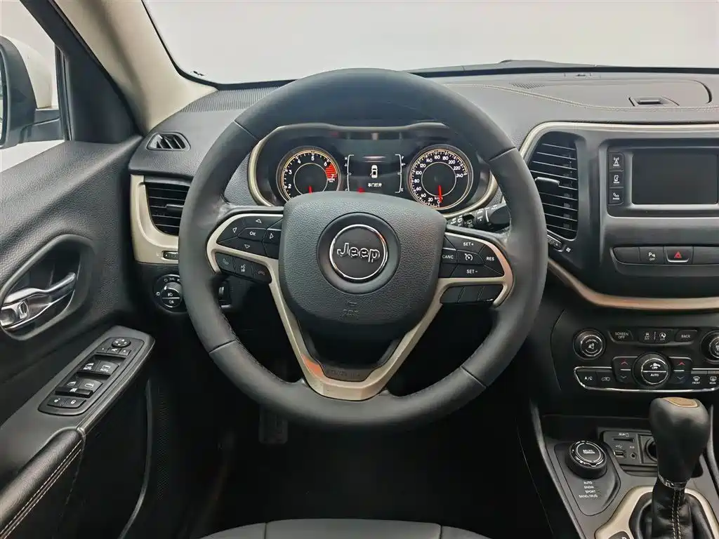 Jeep Cherokee 2018 — фото 11