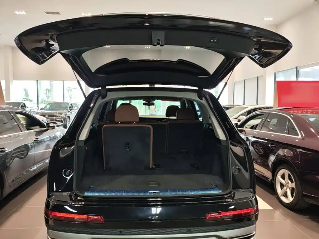 Audi Q7 2020 — фото 19