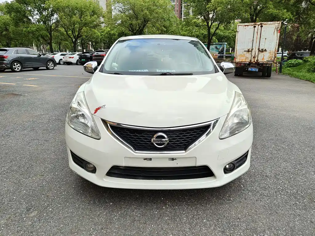 Nissan Tiida 2014