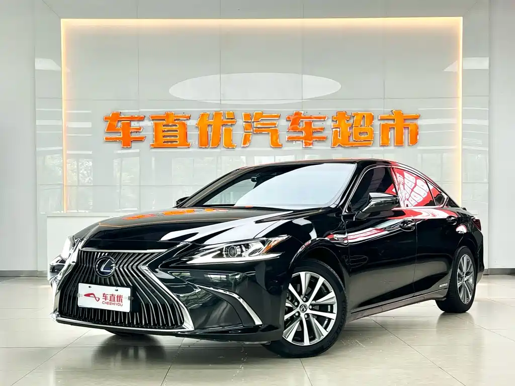 Lexus ES 2020 — фото 1