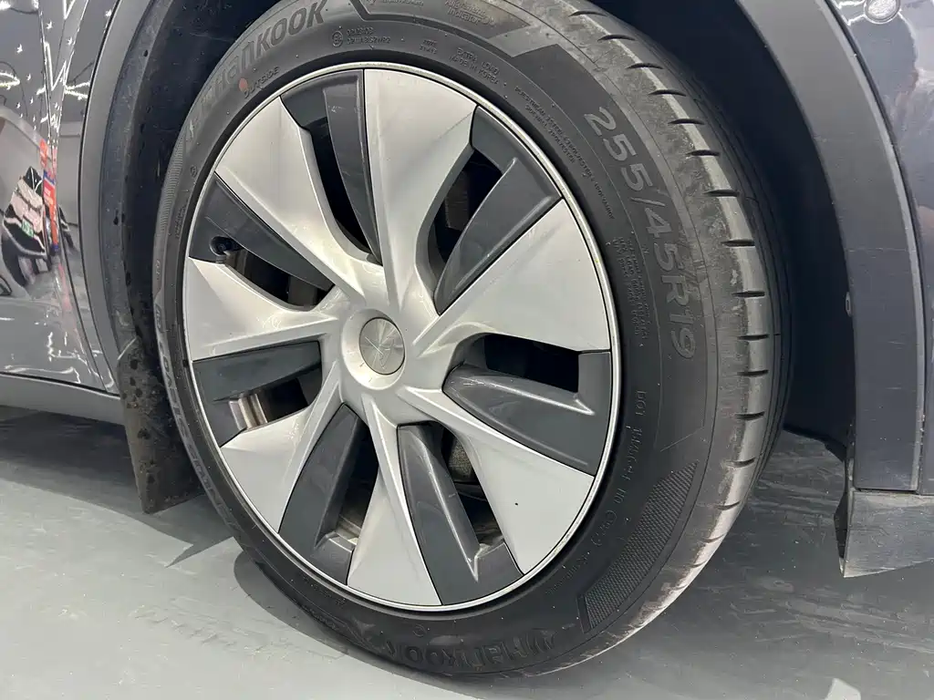 Tesla Model Y 2022 — фото 14