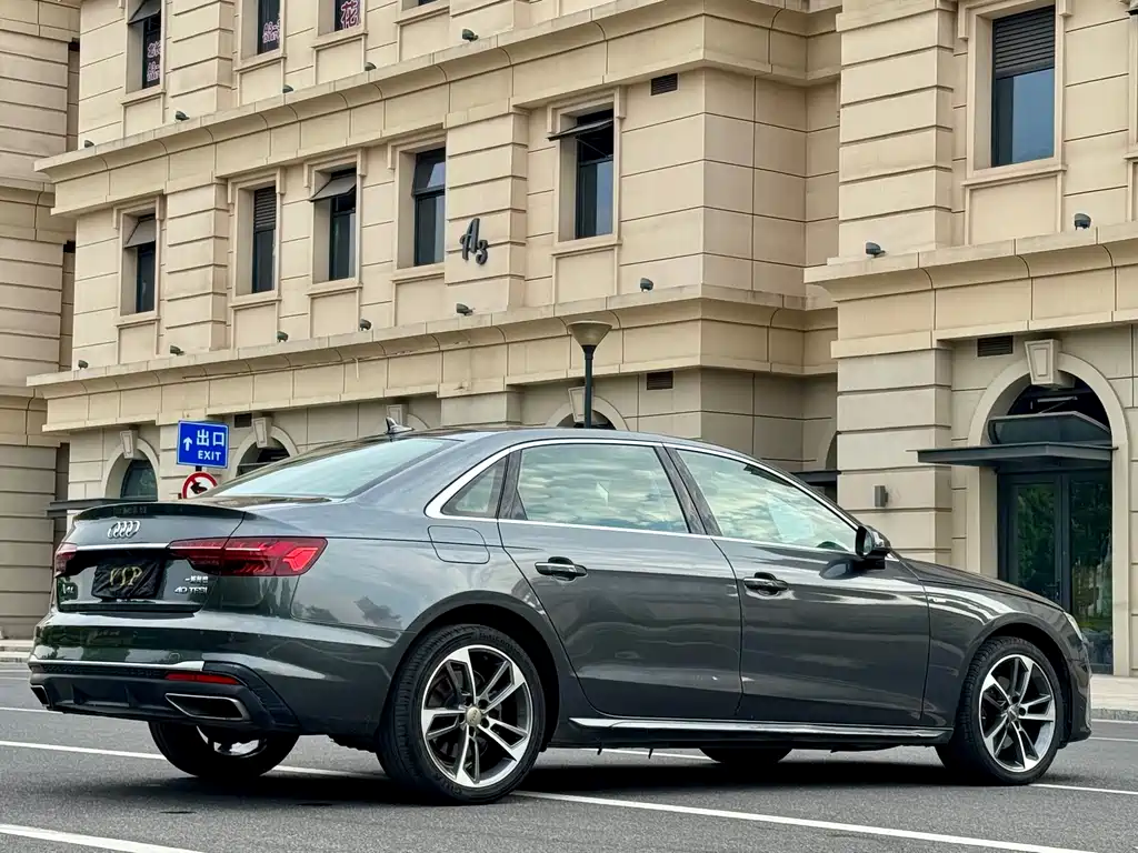 Audi A4L 2021 — фото 7