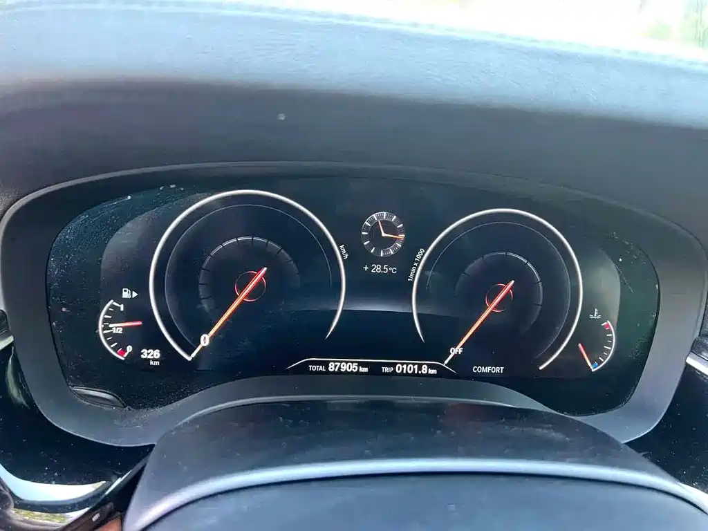 BMW 5 Series 2019 — фото 9