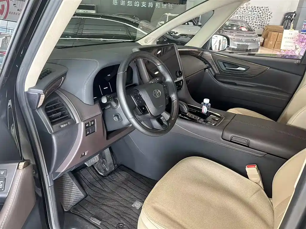 Toyota Alphard 2024