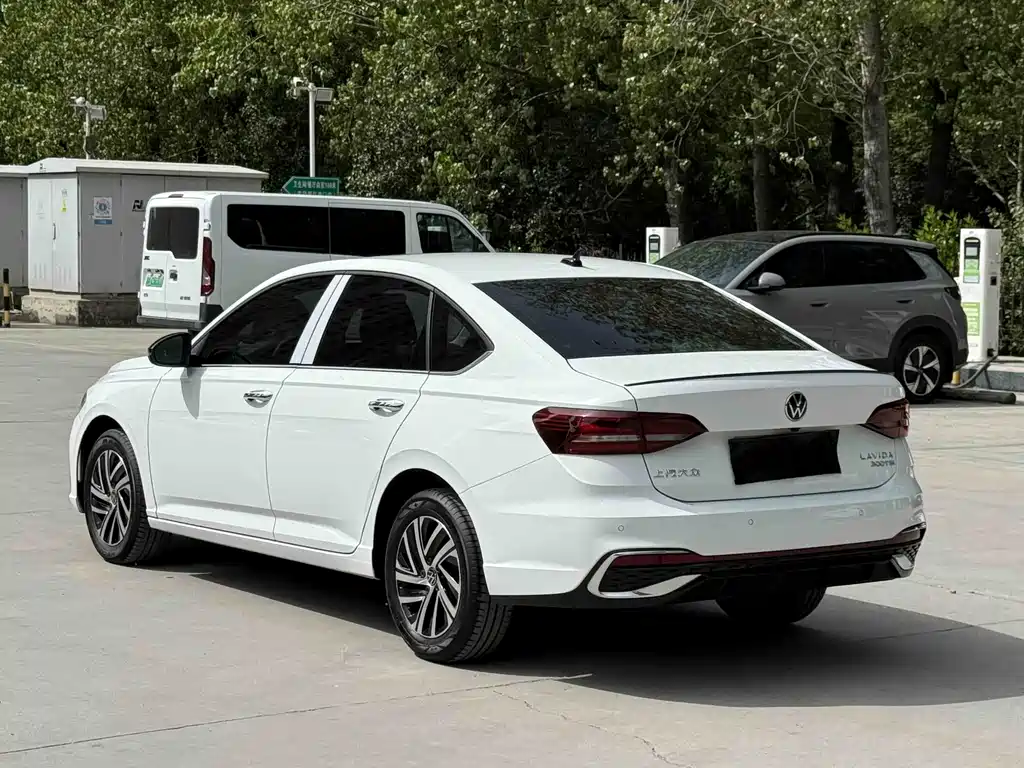 Volkswagen Lavida 2024 — фото 19