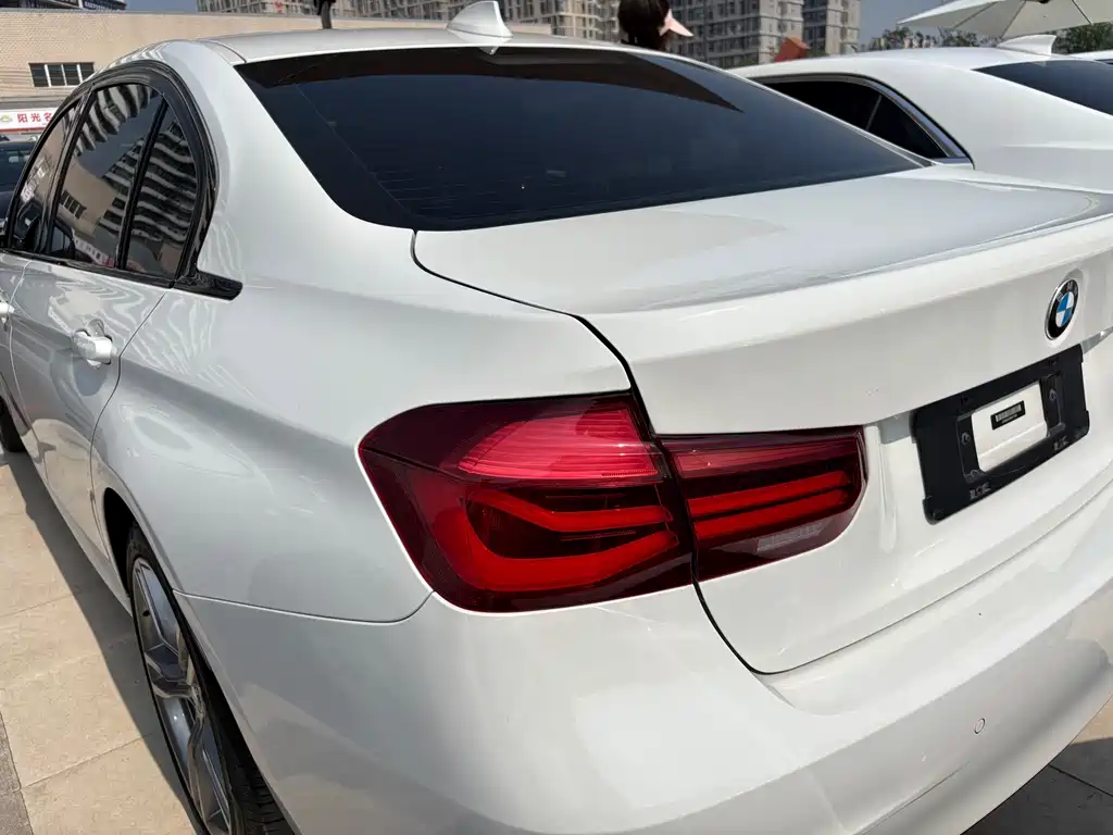 BMW 3 Series 2019 — фото 12