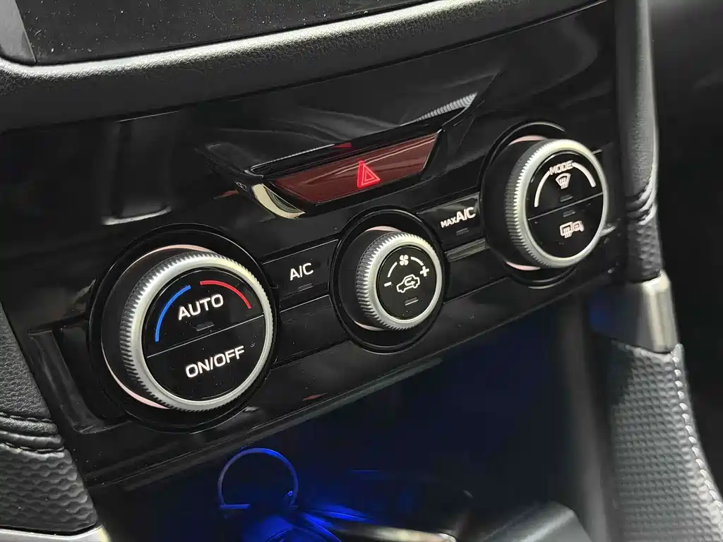 Subaru Forester 2023 — фото 14