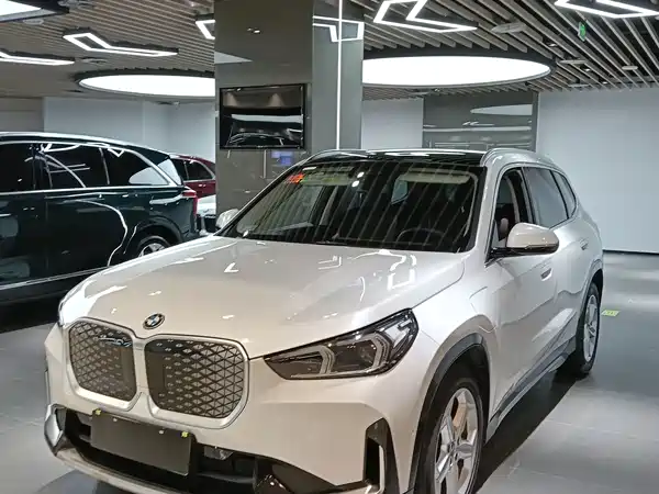 BMW iX1 2025