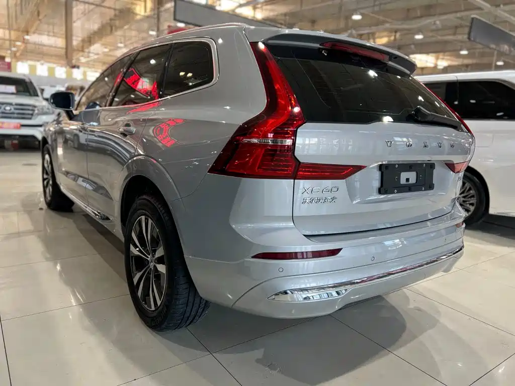 Volvo XC60 2022 — фото 5
