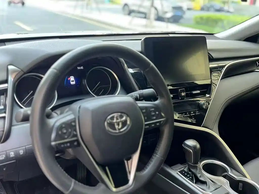 Toyota Camry 2023 — фото 13