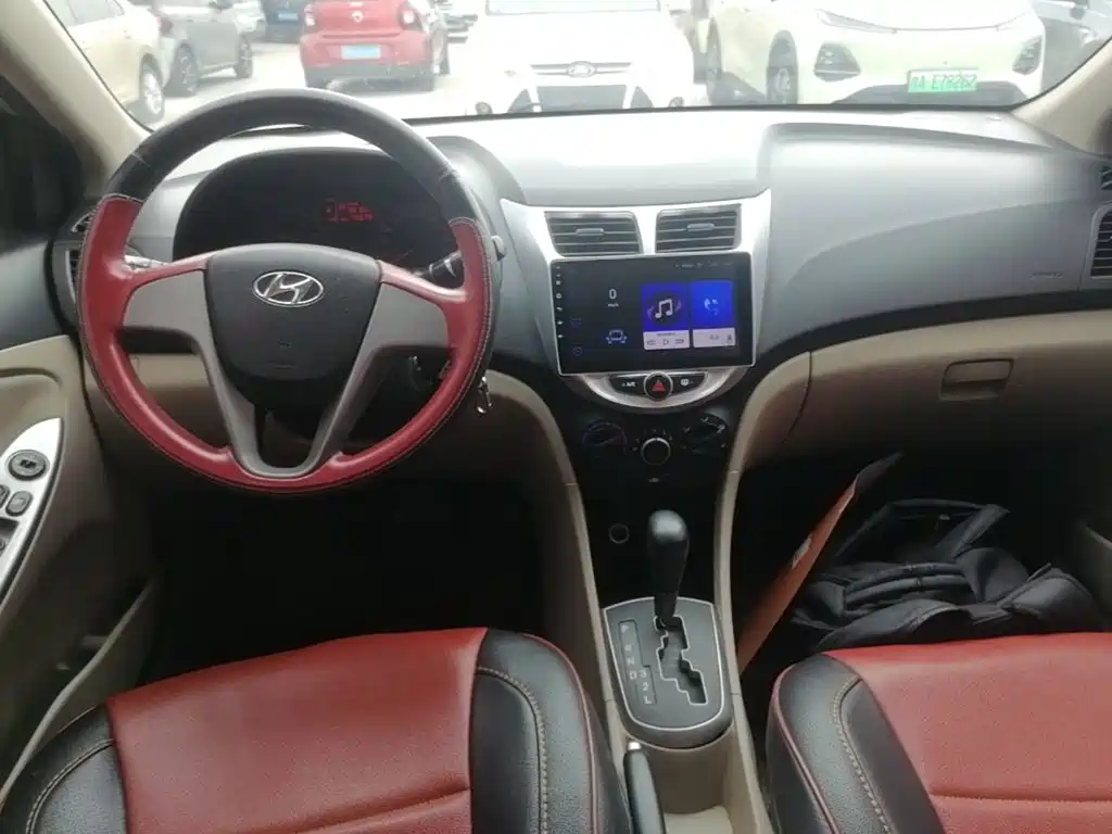 Hyundai Verna 2015 — фото 10