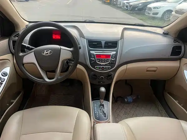 Hyundai Accent 2012