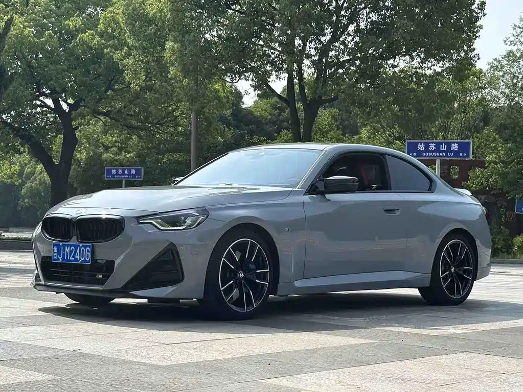 BMW M240i 2025