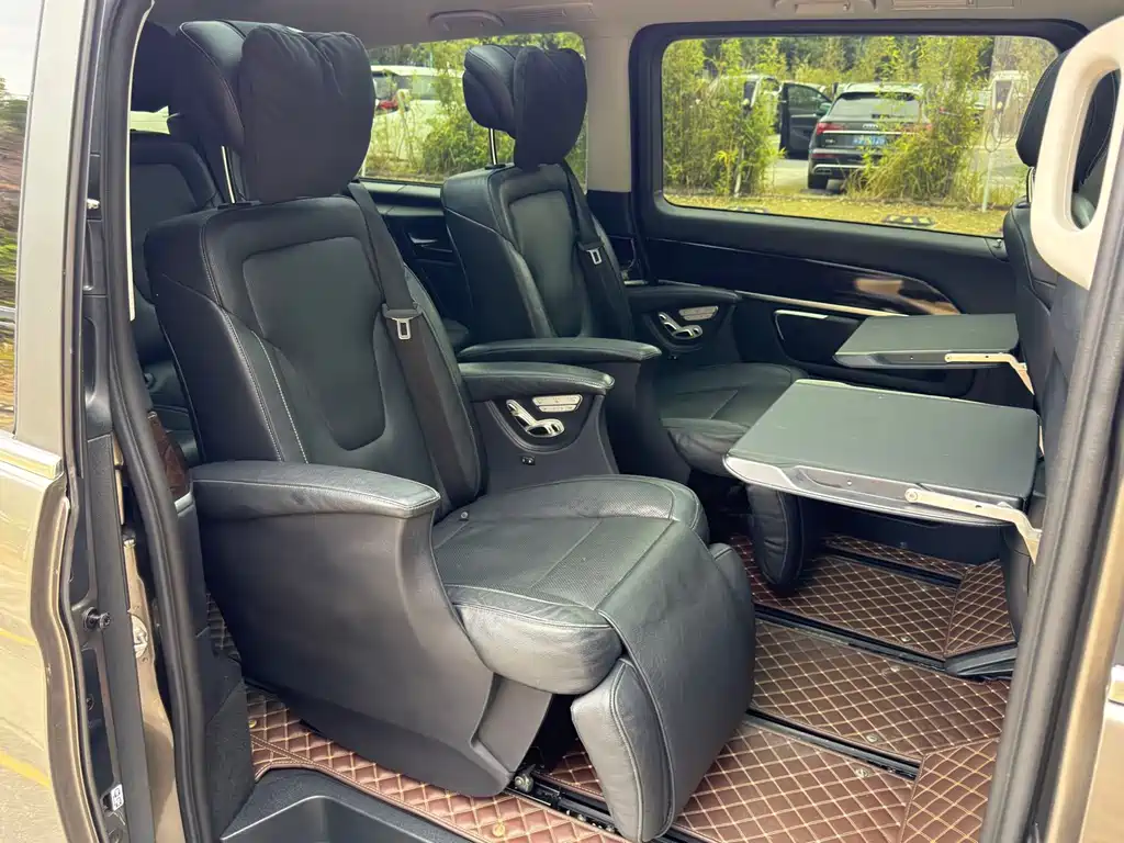 Mercedes-Benz V-Class 2018 — фото 15