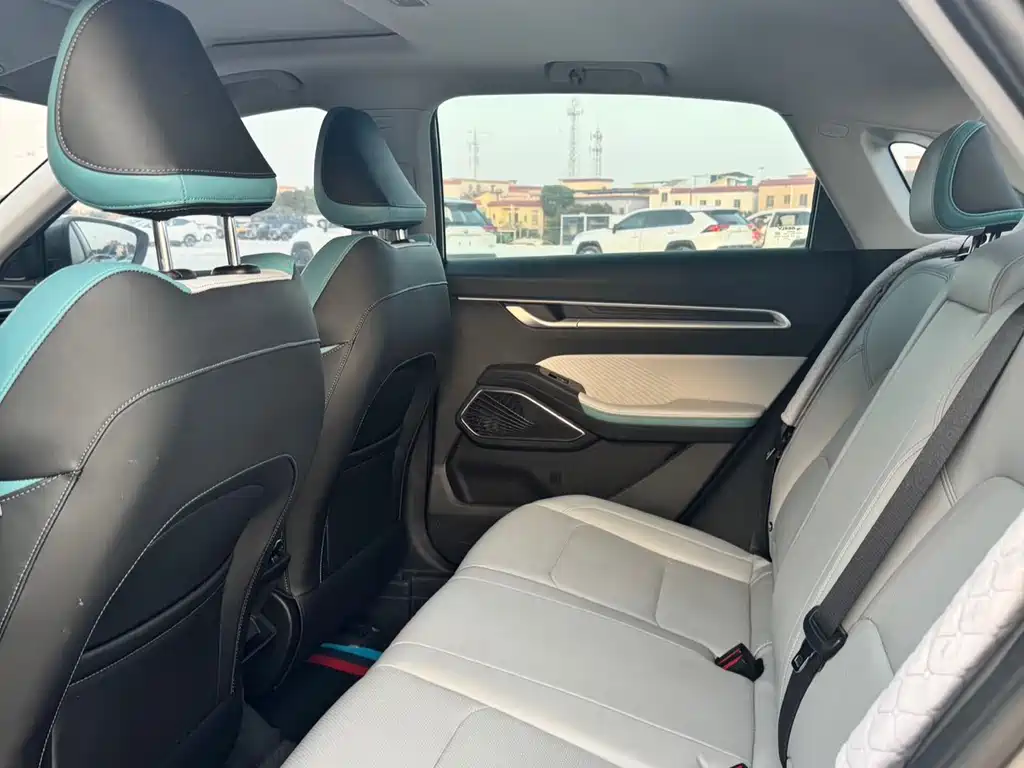 Geely Emgrand 2023