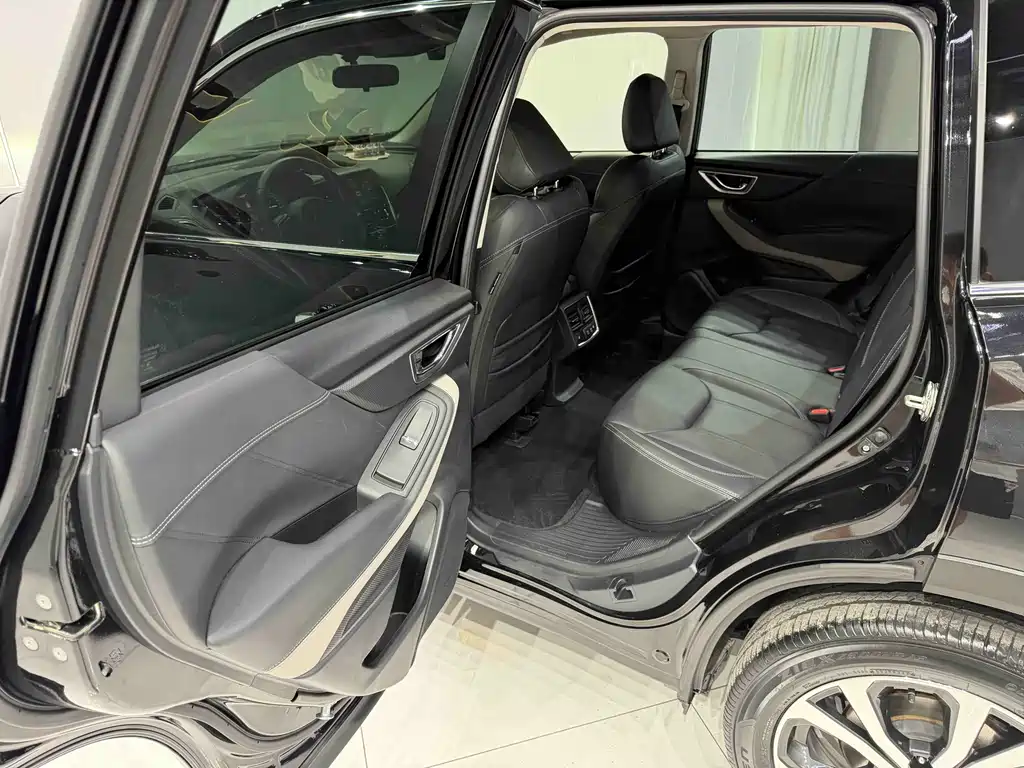 Subaru Forester 2022 — фото 16