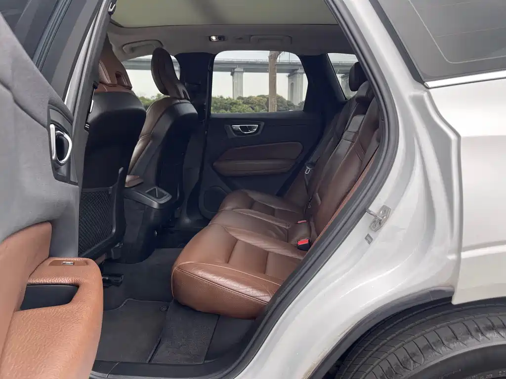 Volvo XC60 2020 — фото 25