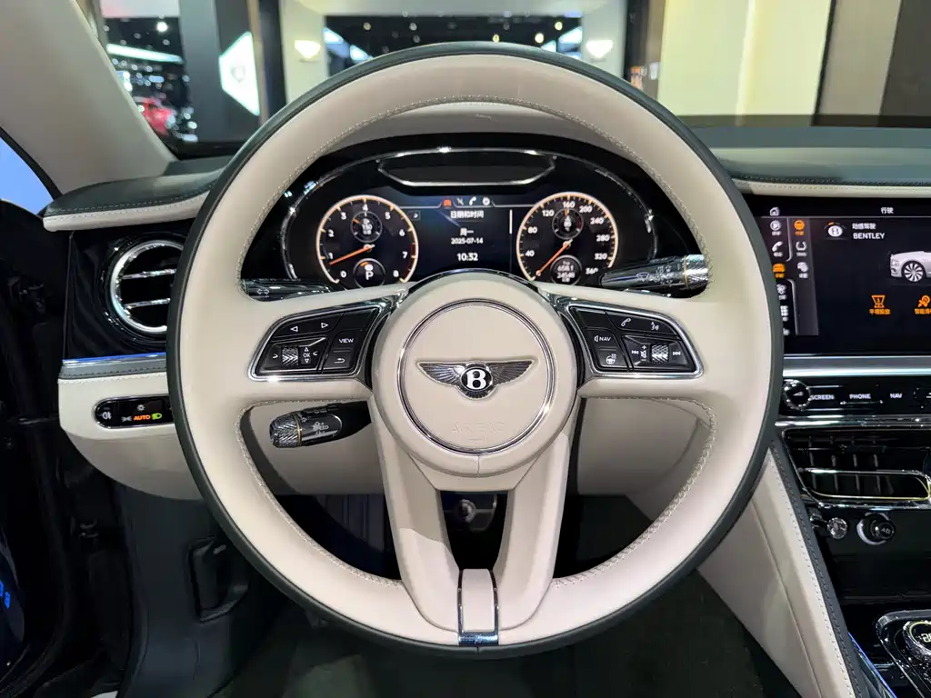 Bentley Flying Spur 2024 — фото 11