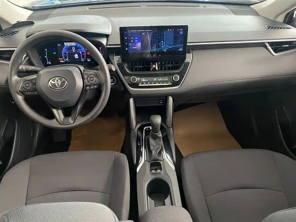 Toyota Corolla Cross 2023 — фото 10