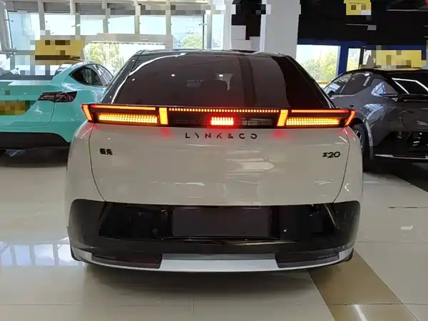 Lynk & Co Z20 2025