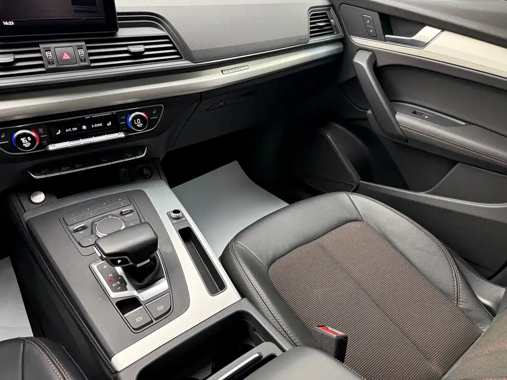 Audi Q5L 2021 — фото 12