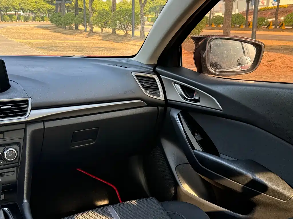 Mazda 3 Axela 2019 — фото 13