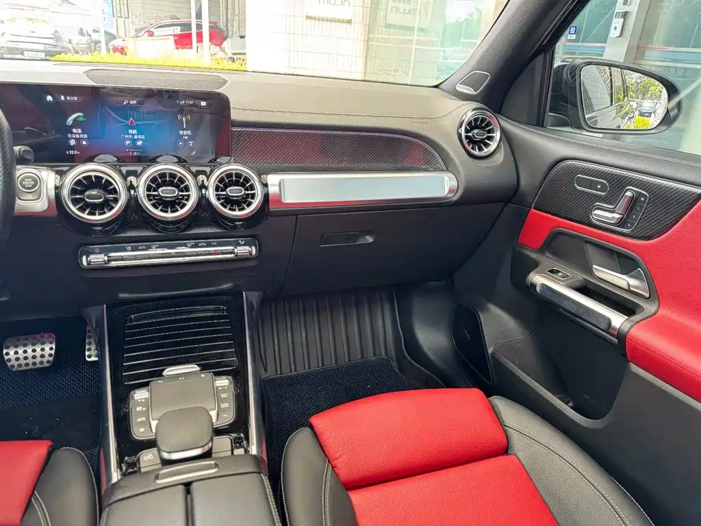 Mercedes-Benz GLB AMG 2022 — фото 10
