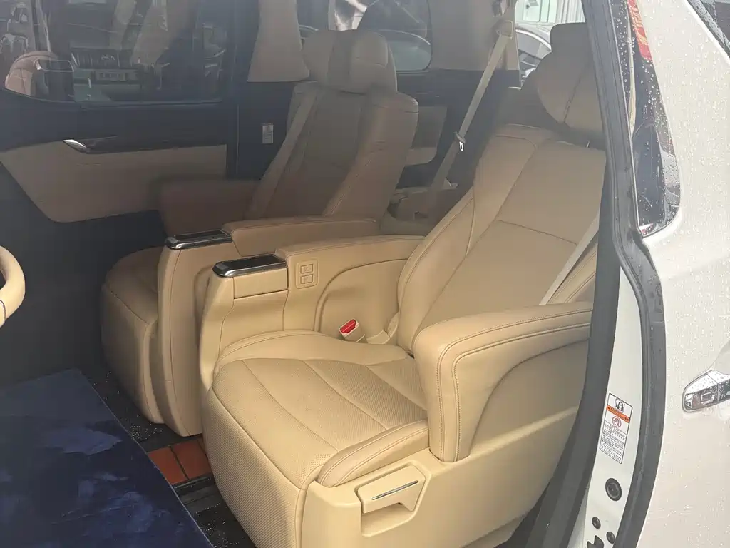 Toyota Alphard 2017 — фото 10