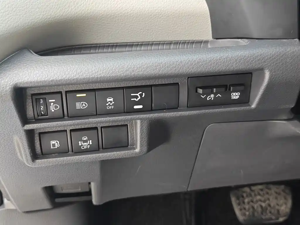 Toyota Granvia 2023 — фото 27