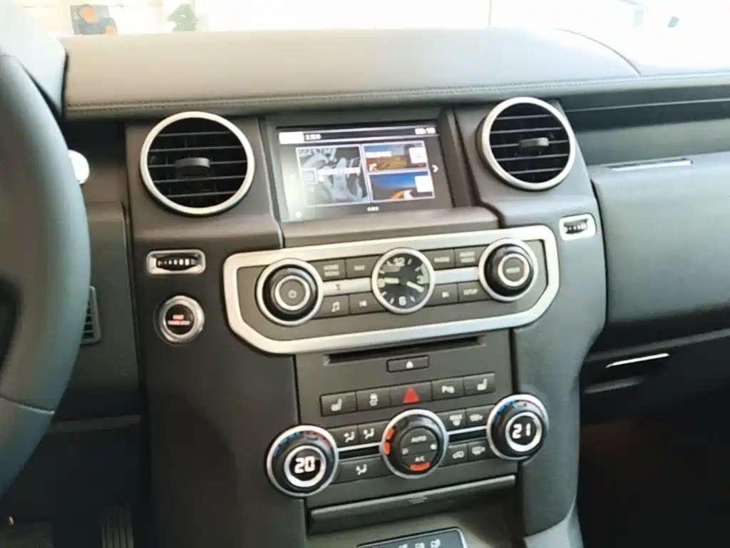 Land Rover Discovery 2016 — фото 13