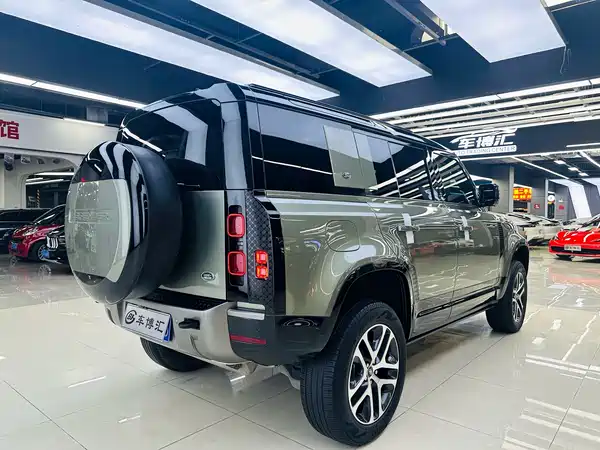 Land Rover Defender 2023