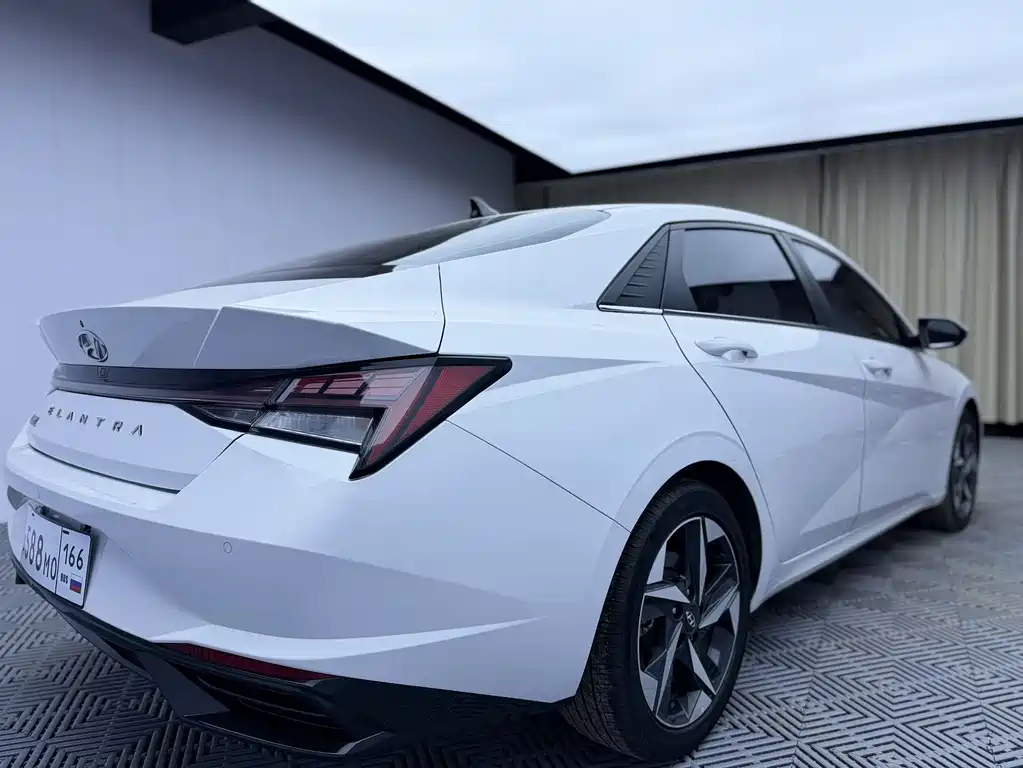 Hyundai Elantra 2023 — фото 10