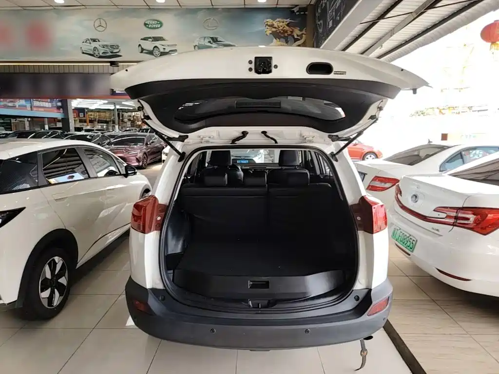 Toyota RAV4 2016 — фото 19