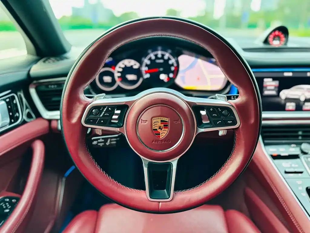 Porsche Panamera 2018 — фото 15