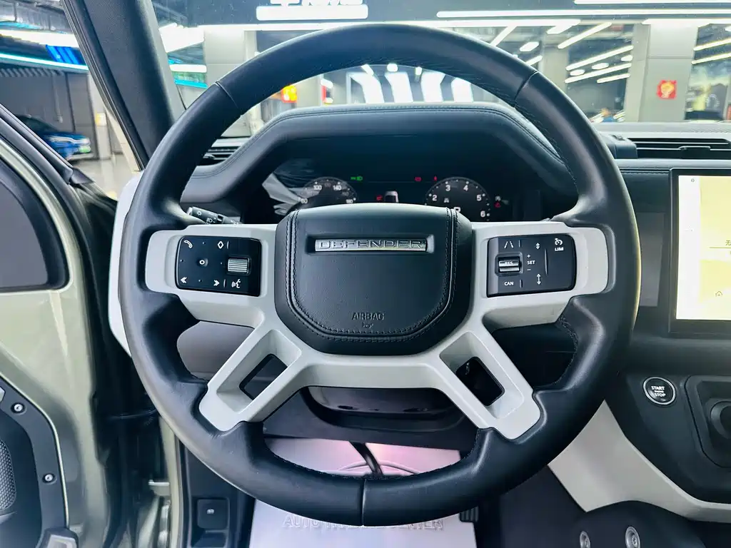 Land Rover Defender 2023 — фото 15