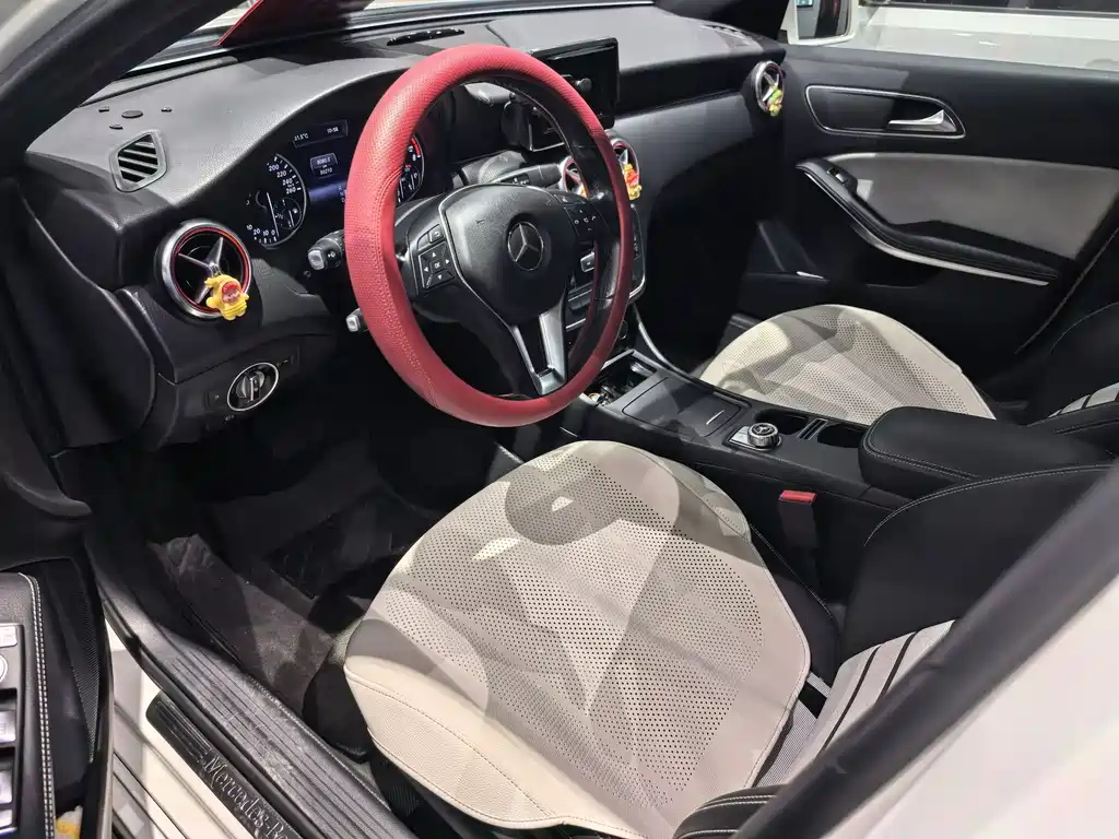 Mercedes-Benz A-Class 2015 — фото 6