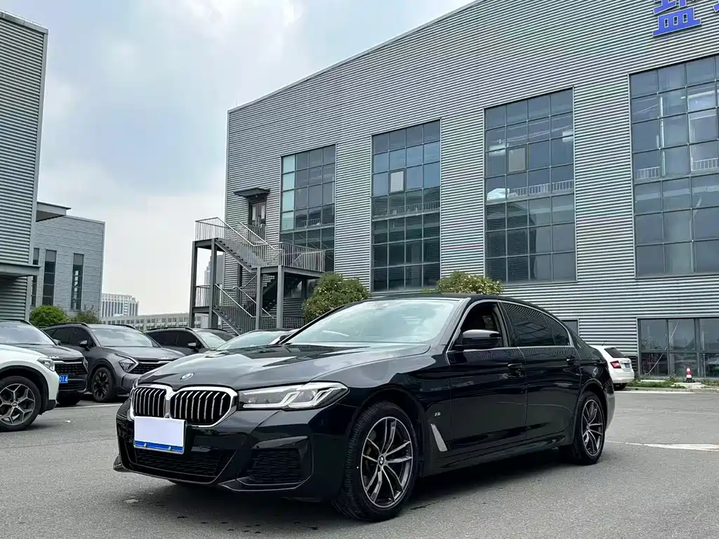 BMW 5 Series 2022 — фото 1