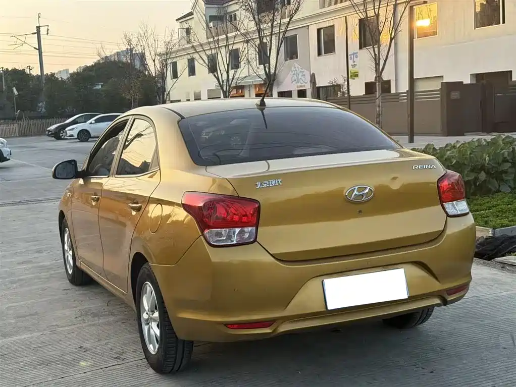 Hyundai Verna 2017 — фото 11