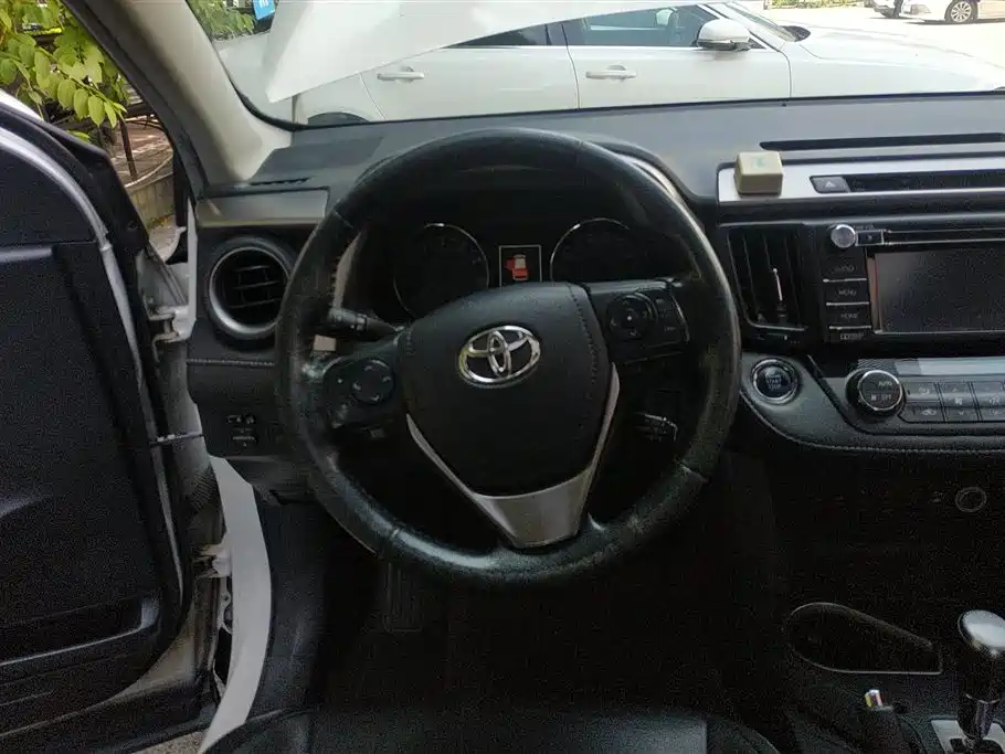 Toyota RAV4 2016 — фото 15
