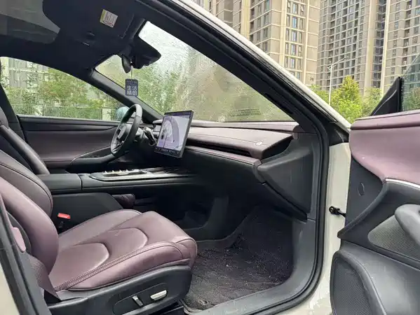 Xiaomi SU7 2024
