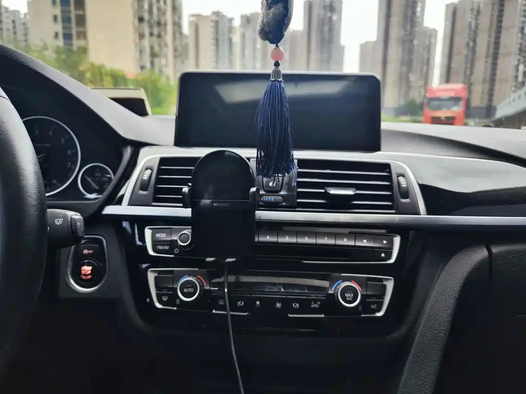 BMW 3 Series 2016 — фото 12