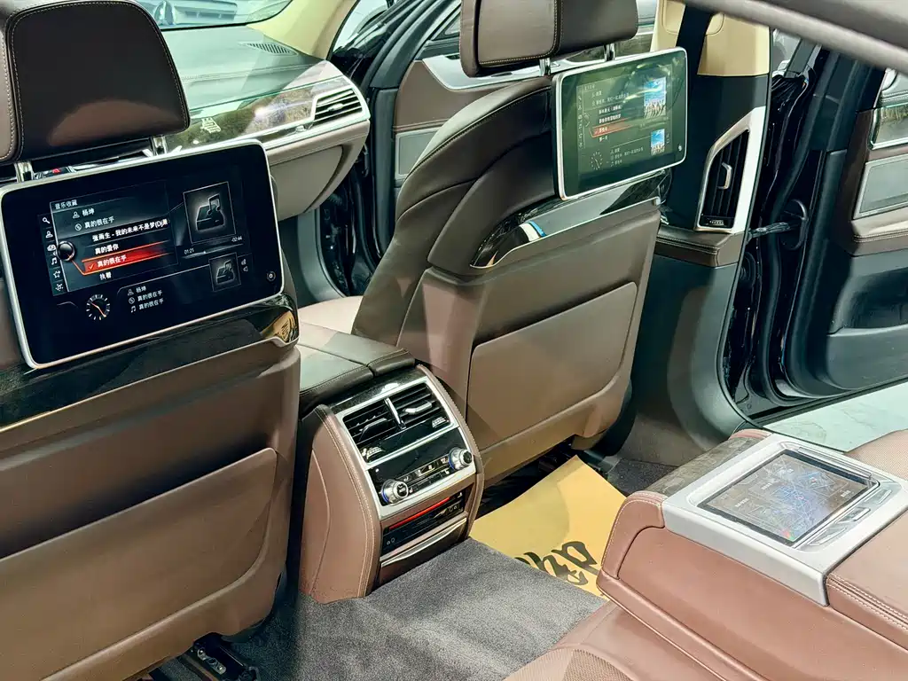 BMW 7 Series 2017 — фото 10